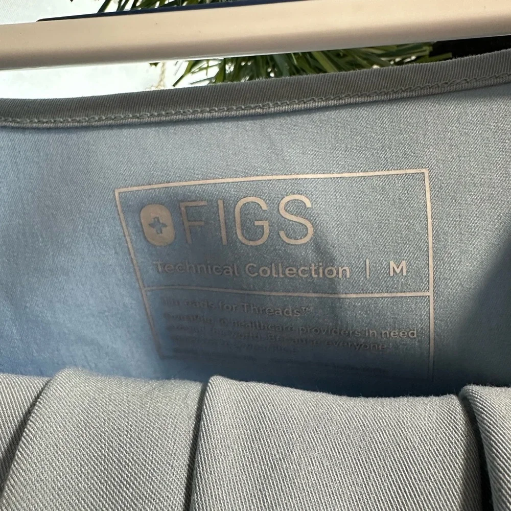 Figs Light Grey/Blue Scrub Top and Jogger Scrub Pants - Picture 3 of 4
